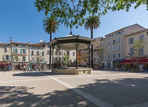 Duplex Fontaine - Appartement Duplex Coeur Vieil Antibes Old City Marche Provencal المظهر الخارجي الصورة